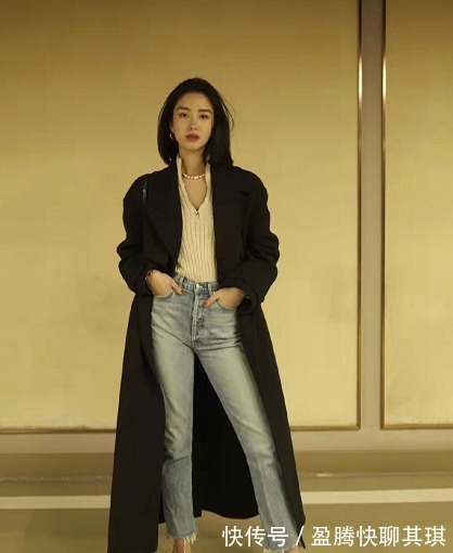 小蛮腰|秋季如何打造温柔风穿搭?选择针织衫就对了好看不过时,快学起来