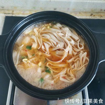 #暖冬酱在手,嗨吃部队锅#泡菜豆腐汤