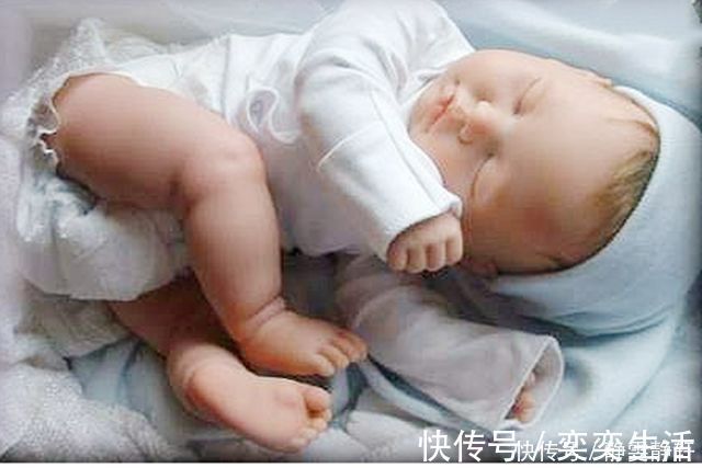 宝宝|李玫瑾教授:孩子睡觉时有3个举动,说明大脑发育好,智商更高!