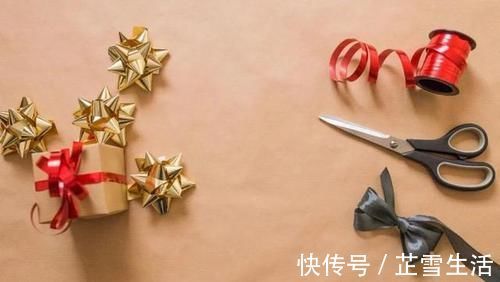 史努比|老师，他在路上扶摔倒的人了，他本来成绩能更好