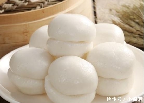 糯米粉和牛奶鸡蛋放一起，筷子搅一搅，蓬松香甜，比蛋糕好吃5倍