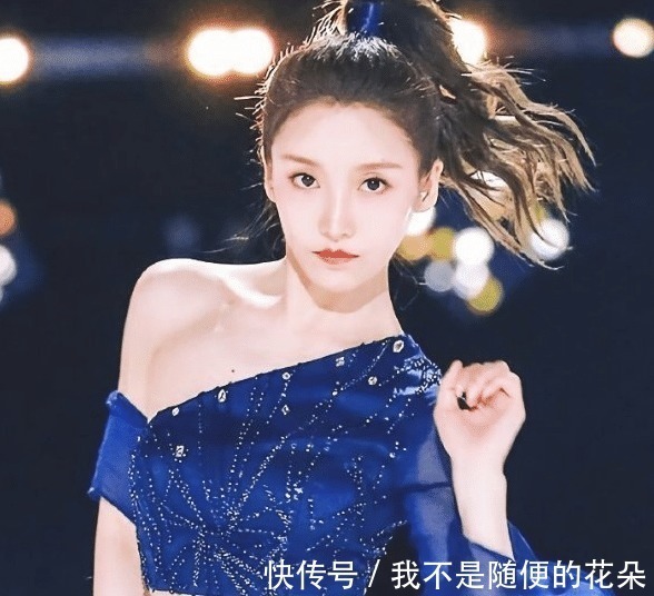 小姐姐|姜贞羽录节目时被粉丝抓拍,离开了美颜滤镜后,这颜值我没眼花吧