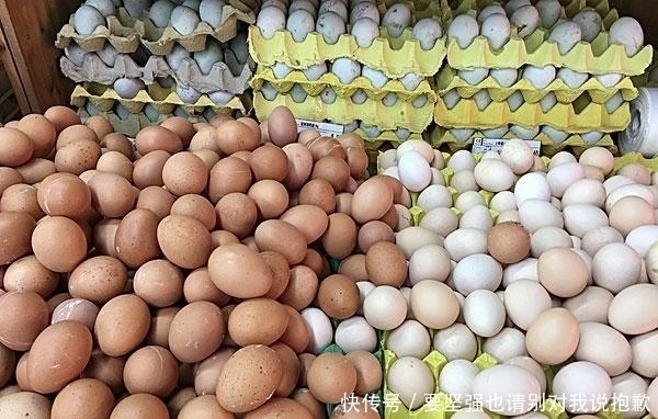买鸡蛋时，白壳和红壳鸡蛋选哪种好？教你三招，买到好鸡蛋