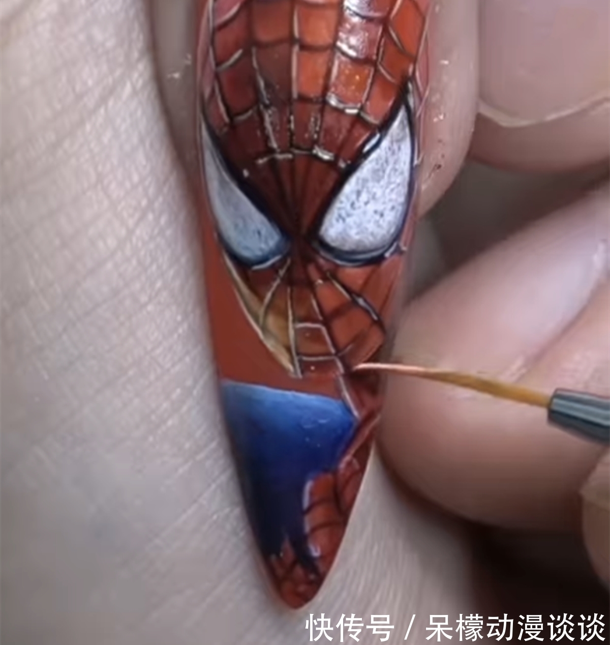 作画|在指甲上进行二次元创作,动漫的影响力已经影响到了美妆行业