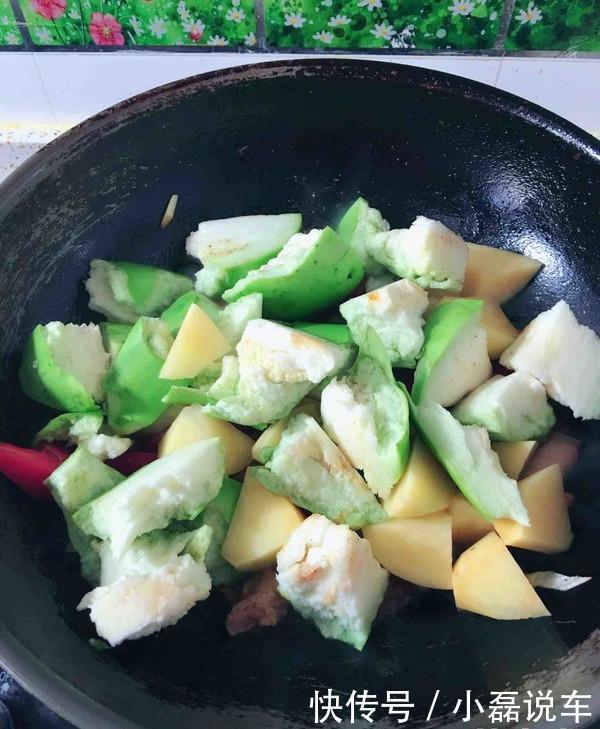 我家|土豆加茄子,学会这样做,再不想吃肉了,我家隔三岔五吃,比肉香