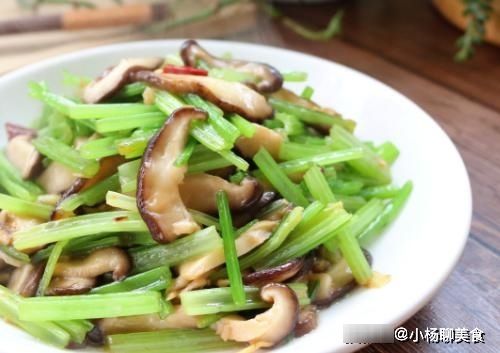 更香|芹菜与它是绝配，比炒肉都更香，多吃提高免疫力，还不会变胖