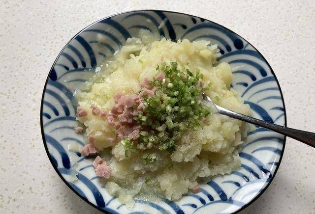 每周|自从学会了土豆的新吃法,每周十斤不够吃,做法简单,内软外脆