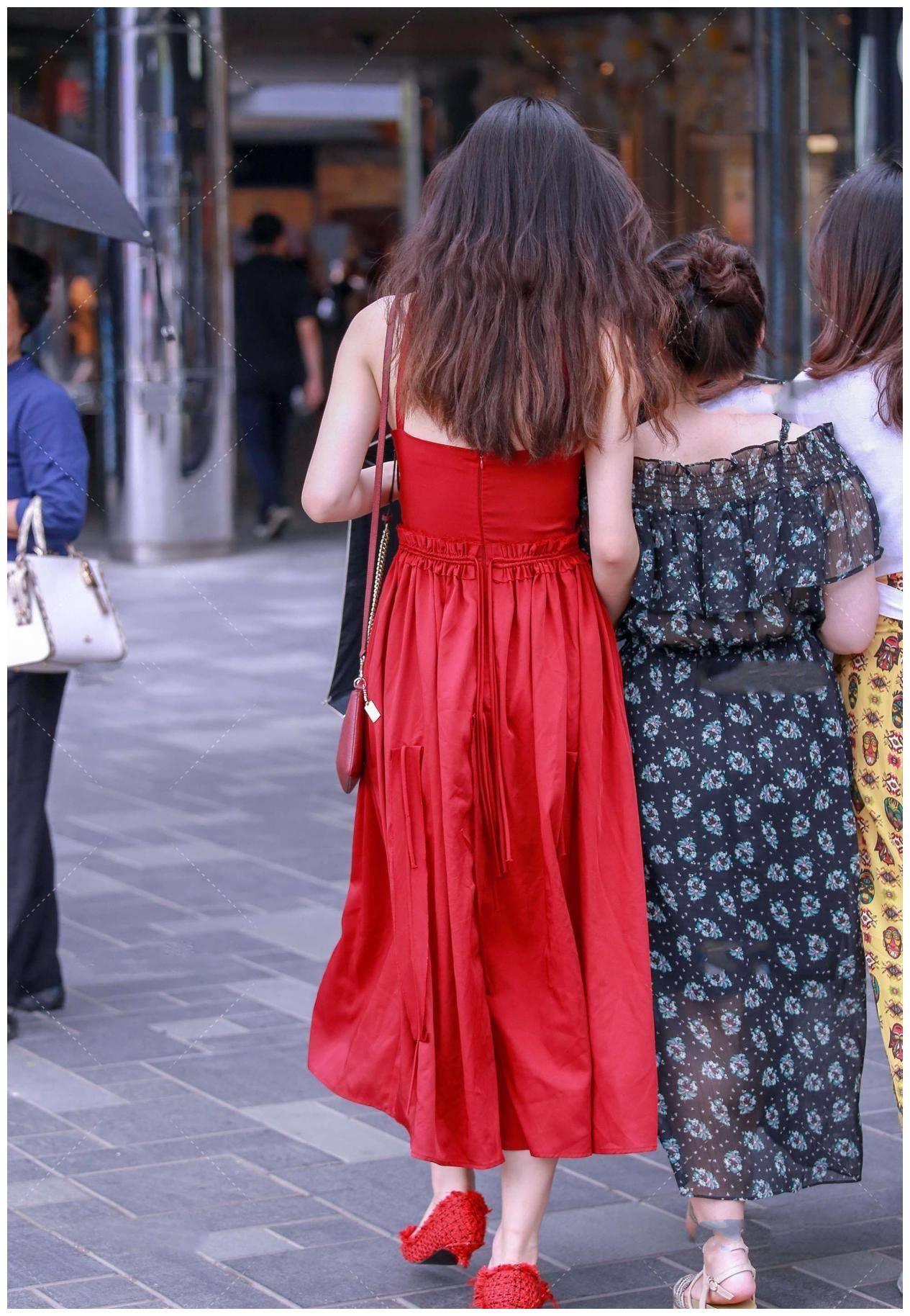 红色收腰礼服裙子，优雅大气，打造明朗清新的既视感