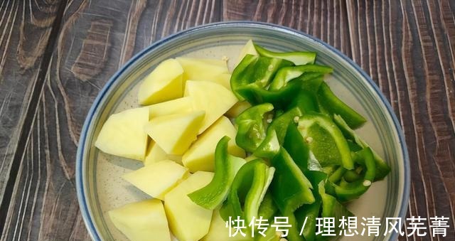土豆|茄子和它是绝配下饭菜，口感不输大鱼大肉，5块钱做一大盘！