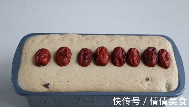 小米只会做粥喝？不如做成发糕，多1小步，保证松软香甜