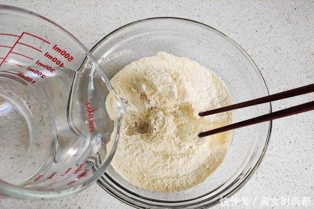 口感|从小就爱吃的大发糕,组织蓬松口感好,照着做保你内部不发粘!