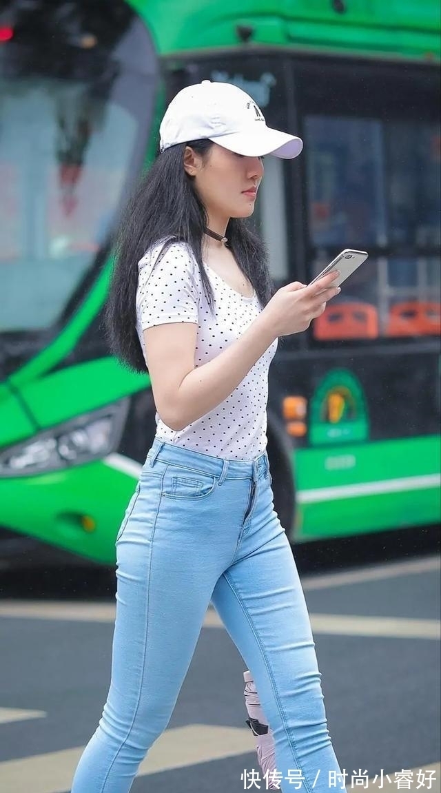 搭配 打底裤穿搭超级女王范,完美勾勒出女士那曼妙的身姿,简单美感