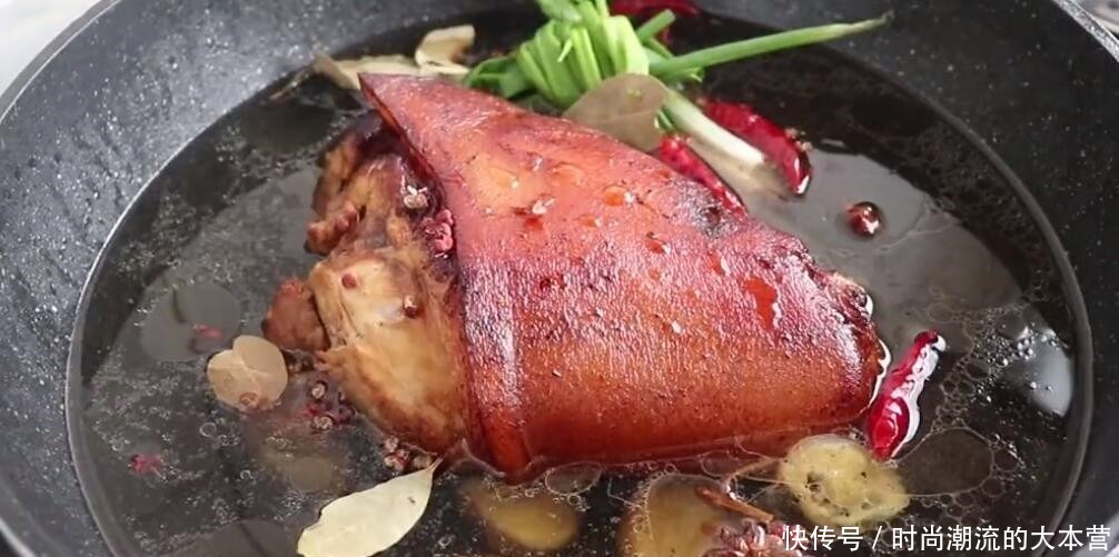 脱骨|大厨教你做红烧肘子,秘制方法超简单,肉质软糯脱骨,又香又好吃