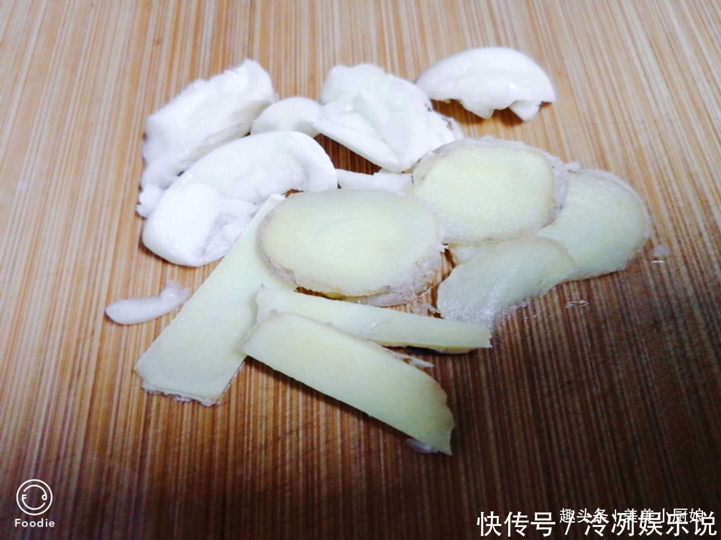 5朵香菇，3两生菜，做出青脆爽口的懒人菜，吃再多都不增肥