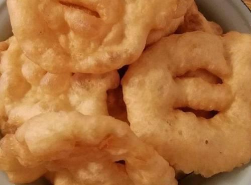 教你用面粉做炸油饼,又香又软,比油条还好吃,做法超简单