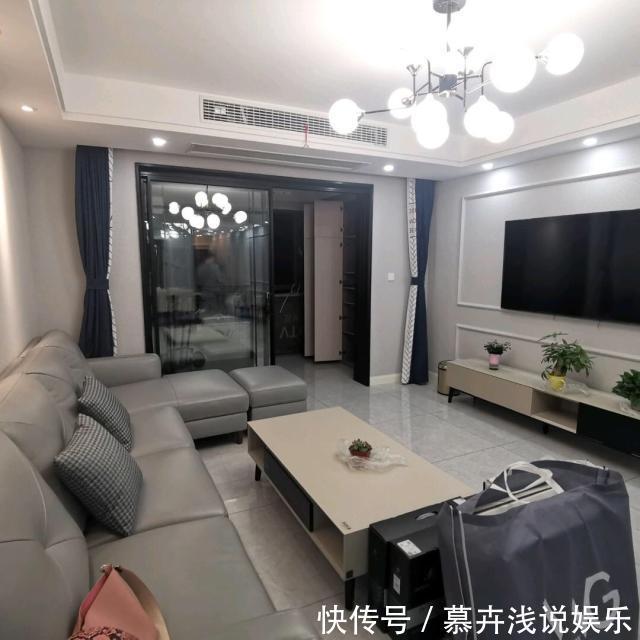 石膏线|新房正在通风中,提前晒晒,入户鞋柜很实用,电视墙漂亮又大气