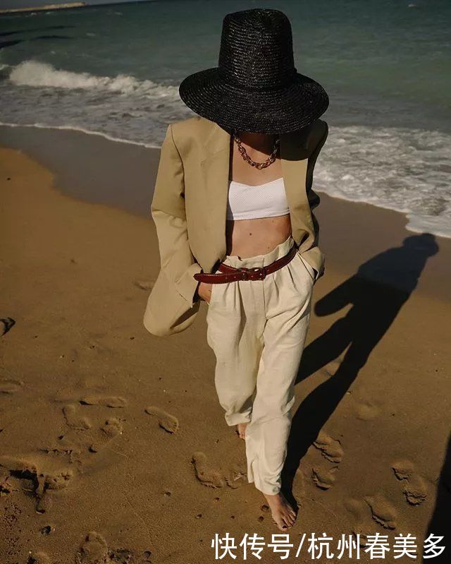 衣品好的女人,从不用力过猛