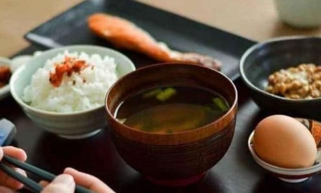 一日三餐|饭量大的人易长寿,还是饭量小的人易长寿以下结论也许对你有益