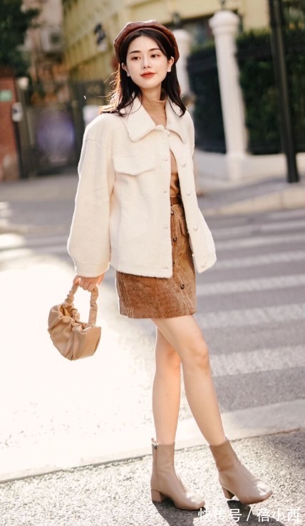 时髦|你离腿精的距离有多远?答案可能就是一双“裸跟靴”,时髦精必备