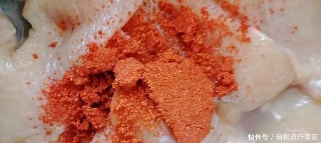 a366|金黄的皮肤酥脆,内部嫩滑,吃起来像是吮手指的炸鸡