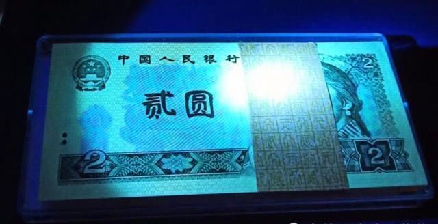 价值怎么样|四版看荧光这样的荧光绿钻随便卖4650元,你有吗