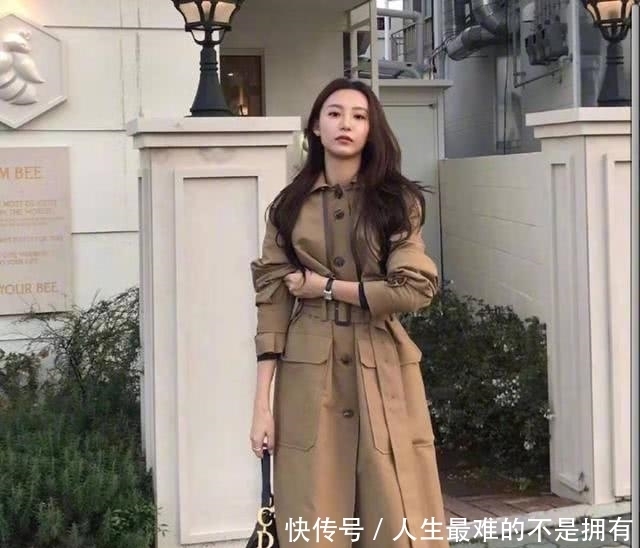 职场女性|难怪韩国女星火,素人穿搭都有“小心机”!不碰高跟丝袜超显气质