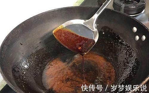 炒糖色时，冰糖直接下锅炒是大错！多加这一步，糖色不焦更红亮