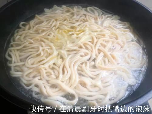 拌面|面条这样做太好吃了,简单一拌香味浓郁,一周吃7次都不腻,真香