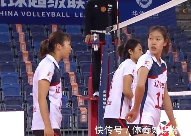 段放轟|3-1！遼寧女排拼下沖擊8強關(guān)鍵戰(zhàn)，段放轟28分救主，全隊怒吼慶祝