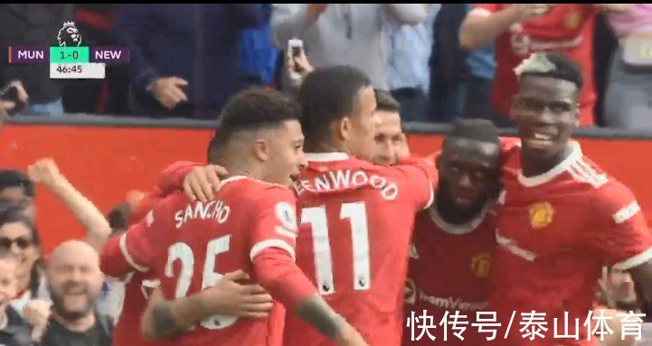 C罗|曼联4-1登上榜首！多动图还原C罗两球，双喜临门这才是梦幻时刻