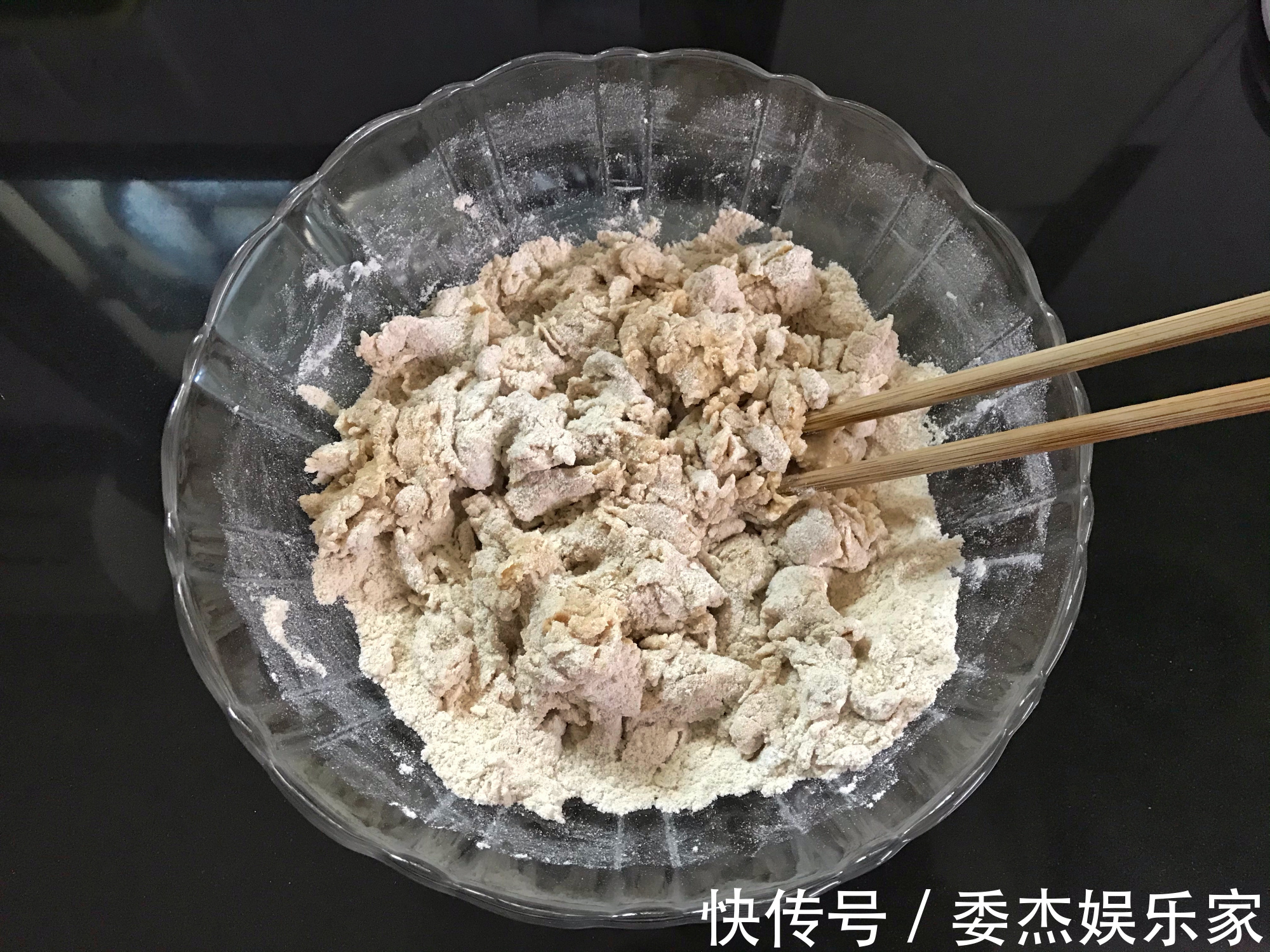 蒸馒头|蒸馒头用冷水还是用开水教你正确做法,馒头蓬松暄软不塌陷