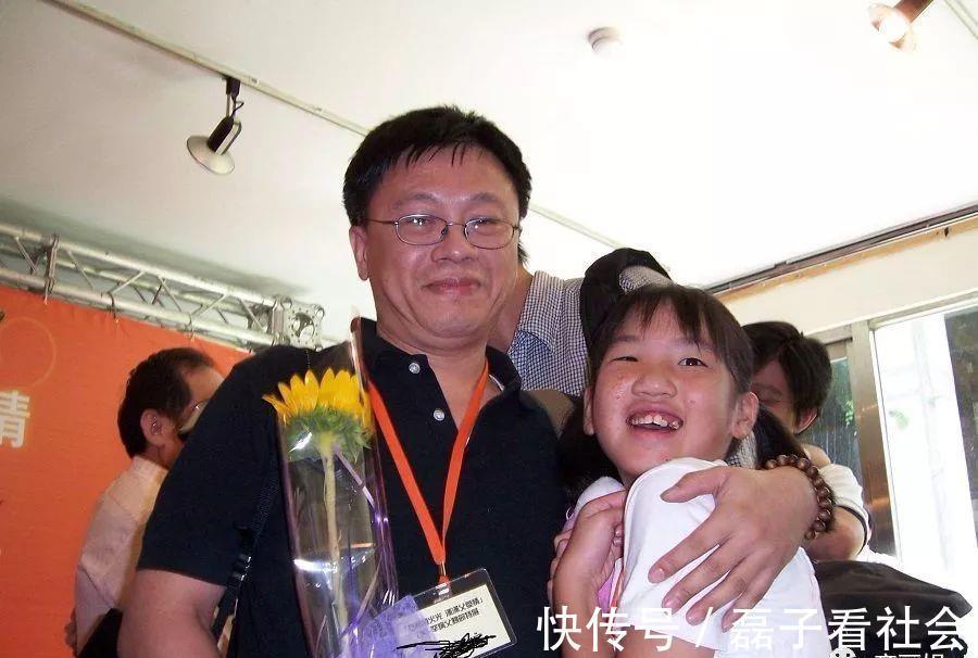 妈妈们|为什么女儿和爸爸更亲近?这几个原因让妈妈看了,心理会平衡