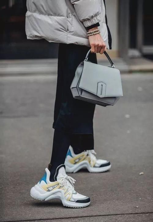 冬春换季，这4双鞋值得入手！万能百搭又时髦，女明星都争着穿