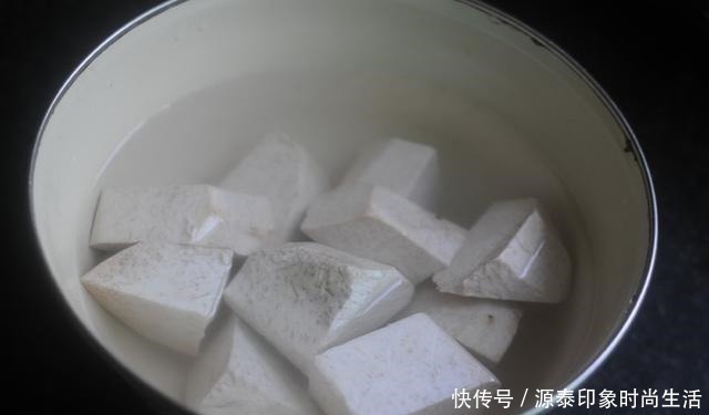 女人必吃这“碱性食物”，清肠排便，嘴巴不臭，头发也乌黑亮丽！