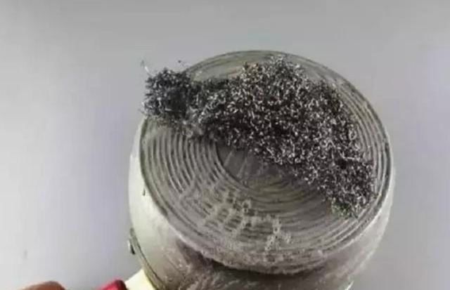  不锈钢锅发黑难清理教你用上这一招，立马像新的一样