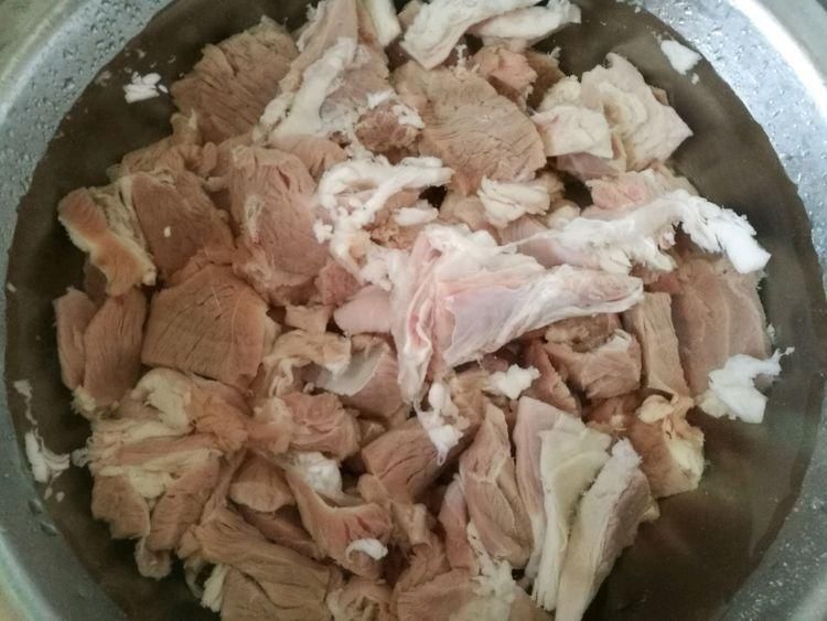 天冷了,炖一锅羊肉汤暖暖身,鲜美滋补,做法还不难