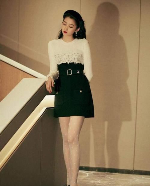 奔五的女人，穿衣不要太繁琐！初冬学会这样搭，越简单越高级