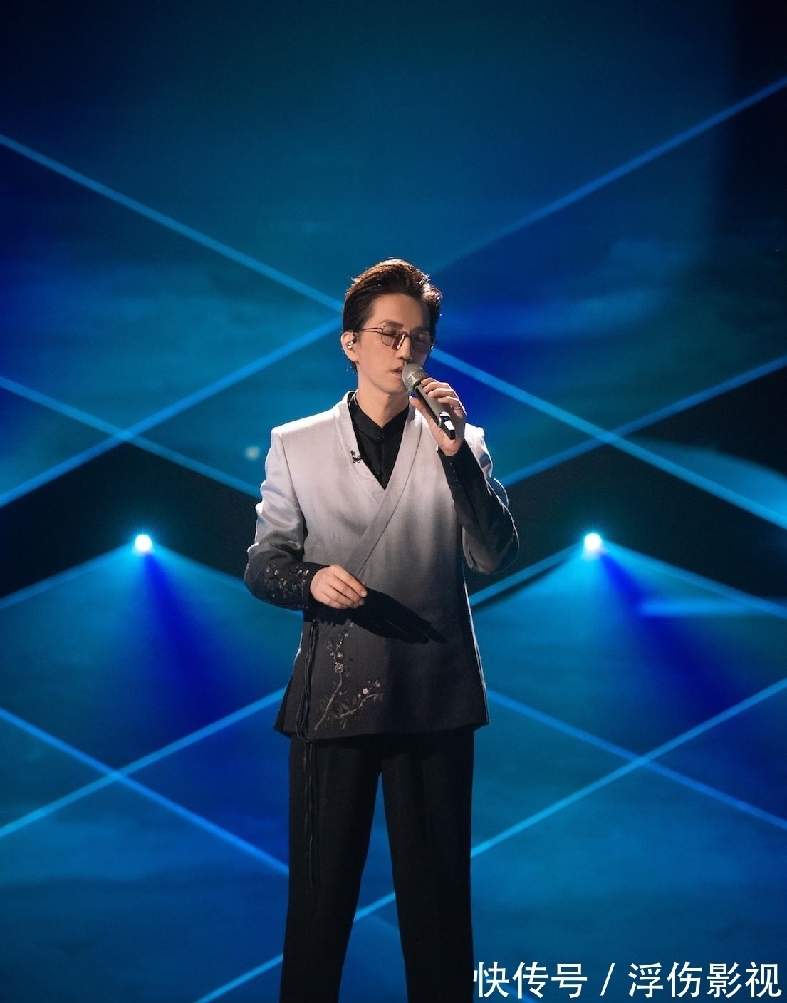 《披荆斩棘的哥哥》陈小春化身小丑高能开唱 尹正再唱《一剪梅》重现袁华名场面