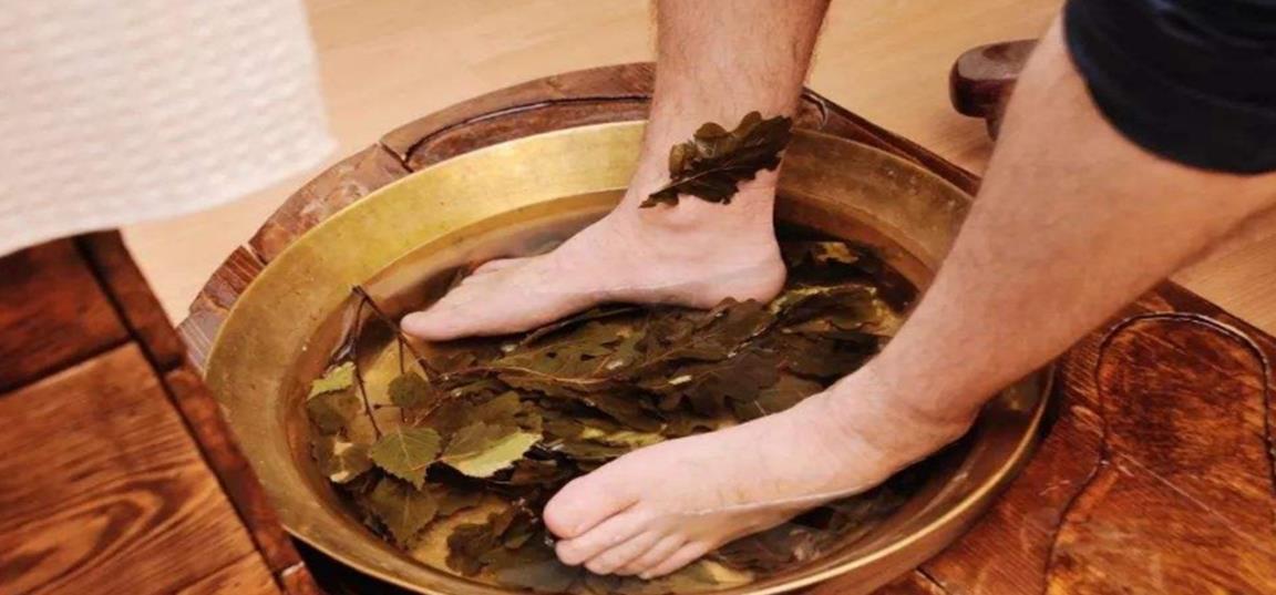 泡脚|寿命长不长,低头看看脚,若没有这5个“信号”,恭喜你易长寿