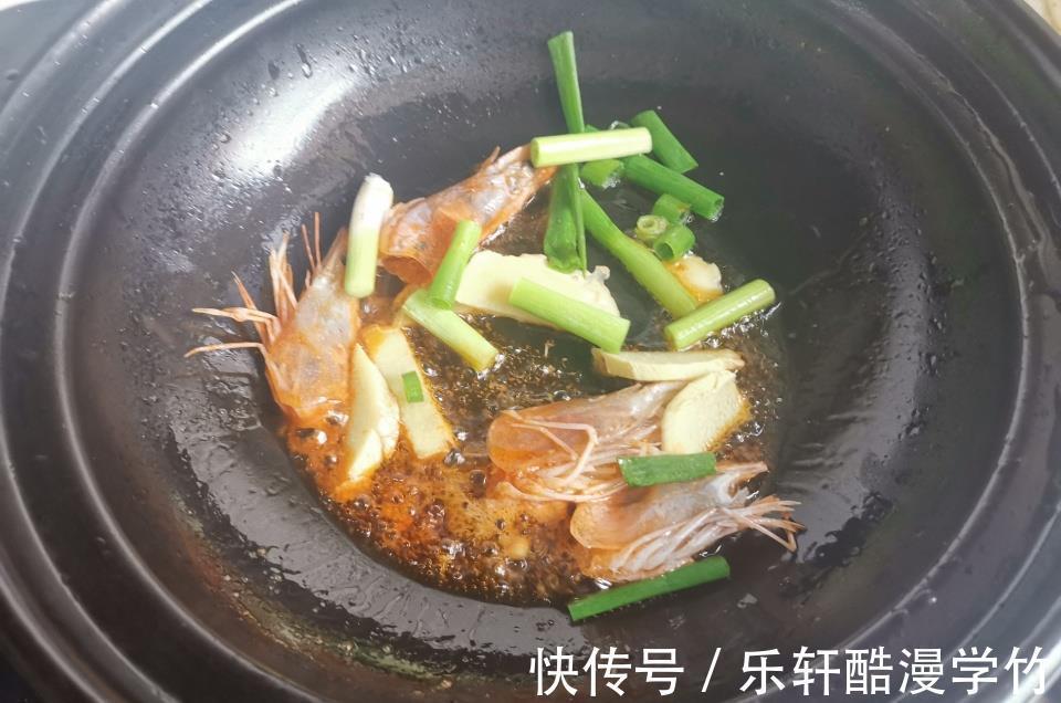 砂锅|它是“天然镇静剂”,镇静安神睡眠好,这样简单炖一锅太鲜了