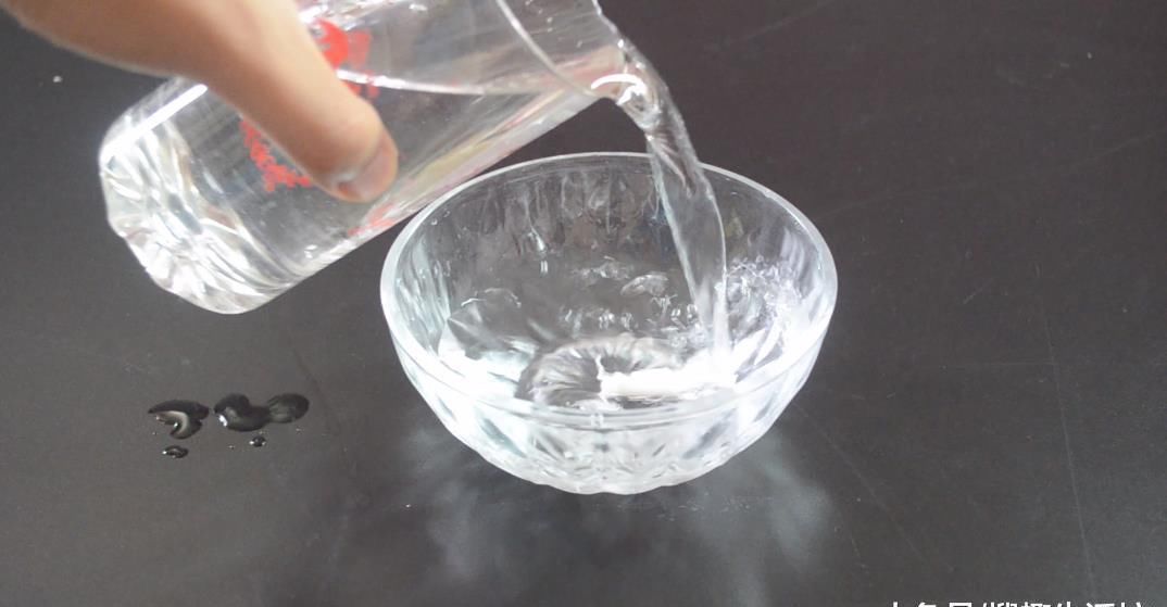 烦恼|用蜡烛在电水壶上擦一擦太实用了, 解决了很多人的烦恼, 赶紧试试