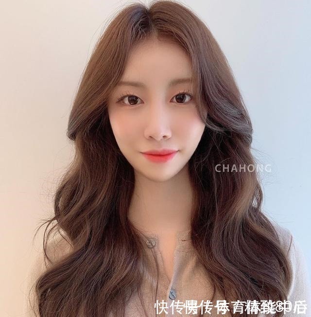 弯度 新时尚发型17款送给大家，越看越完美，蓬松时尚显高级！