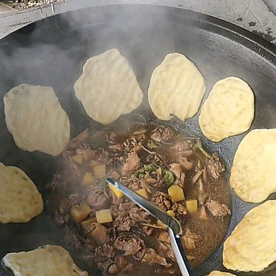 地锅鸡贴饼子