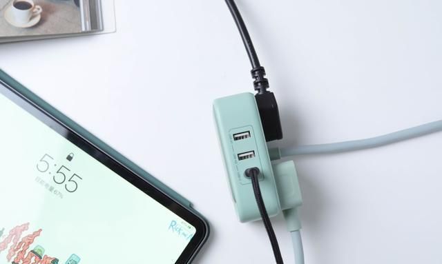 魔盒|绿联30W智充魔盒Life评测:插座千篇一律?它却做到了新奇巧妙
