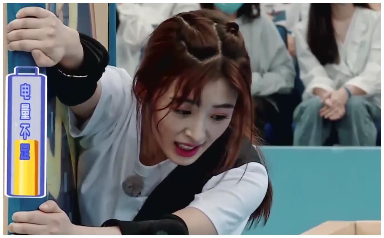 张含韵玩游戏真是拼，杨颖都自愧不如，女汉子形象算是人尽皆知了