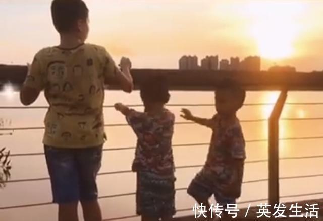 老母亲|自从有了弟弟后,哥哥就成了“小暖男”,网友:也想拥有同款哥哥