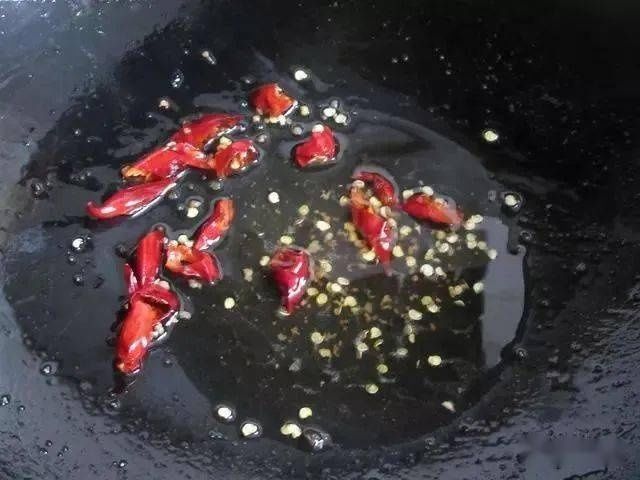  肉末豆角，清脆酸爽，开胃又解馋！