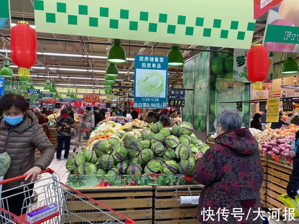 执法人员|大年初一！记者走访郑州超市商场的肉蛋菜供应