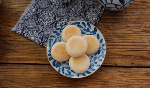  香味扑鼻，酥到掉渣的酥皮豆沙饼，小时候的味道，怎么也吃不够