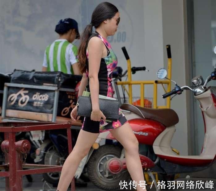 女人味|街拍三位美女 紧身裙穿出超吸睛的女人味